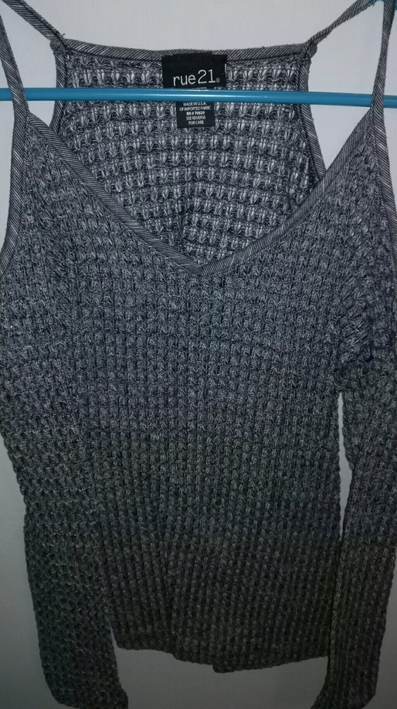 Rue21 navy blue and white cold shoulder top